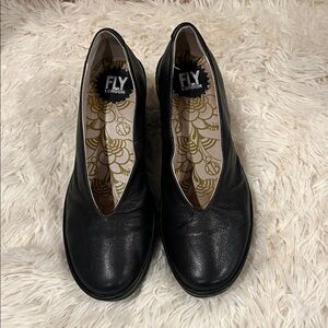 FLY London Yaz Wedge Pump, Black leather EUR Size 39.